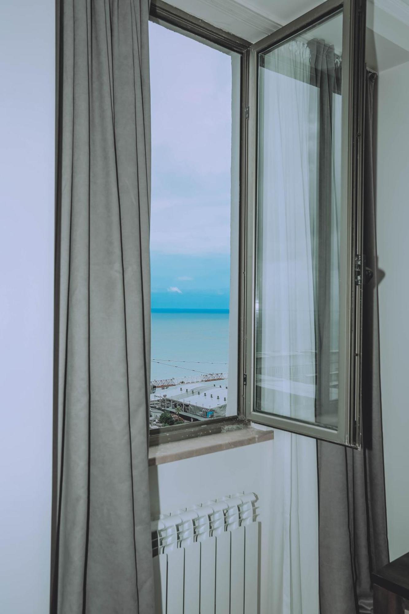 Royal Medis Hotel Batumi Exterior photo